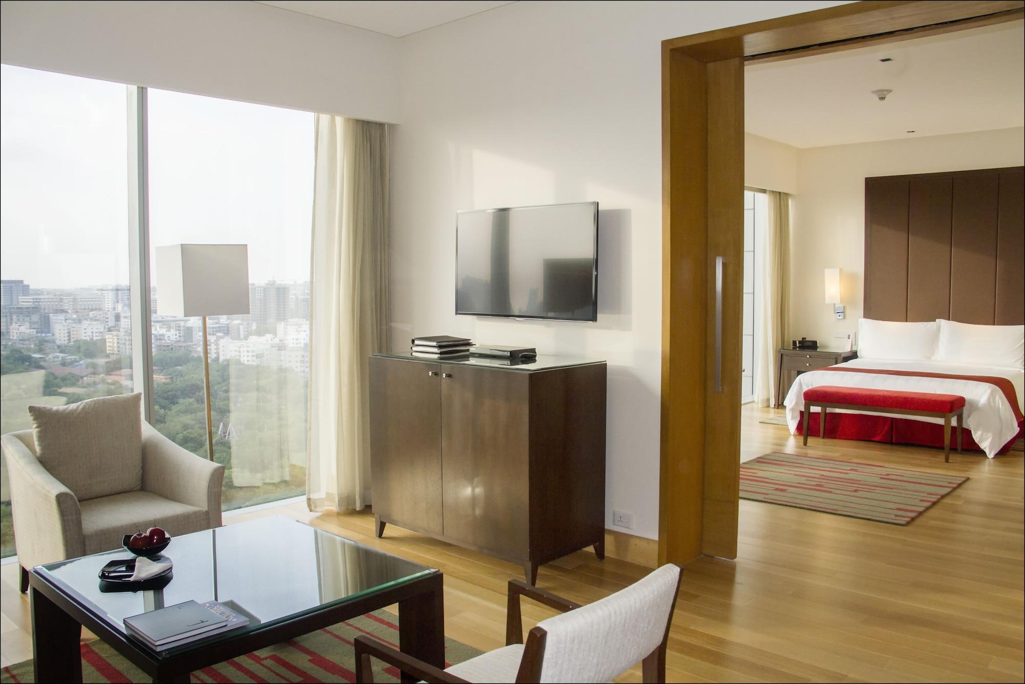 Trident Hyderabad Hotell Eksteriør bilde Suite at the hotel