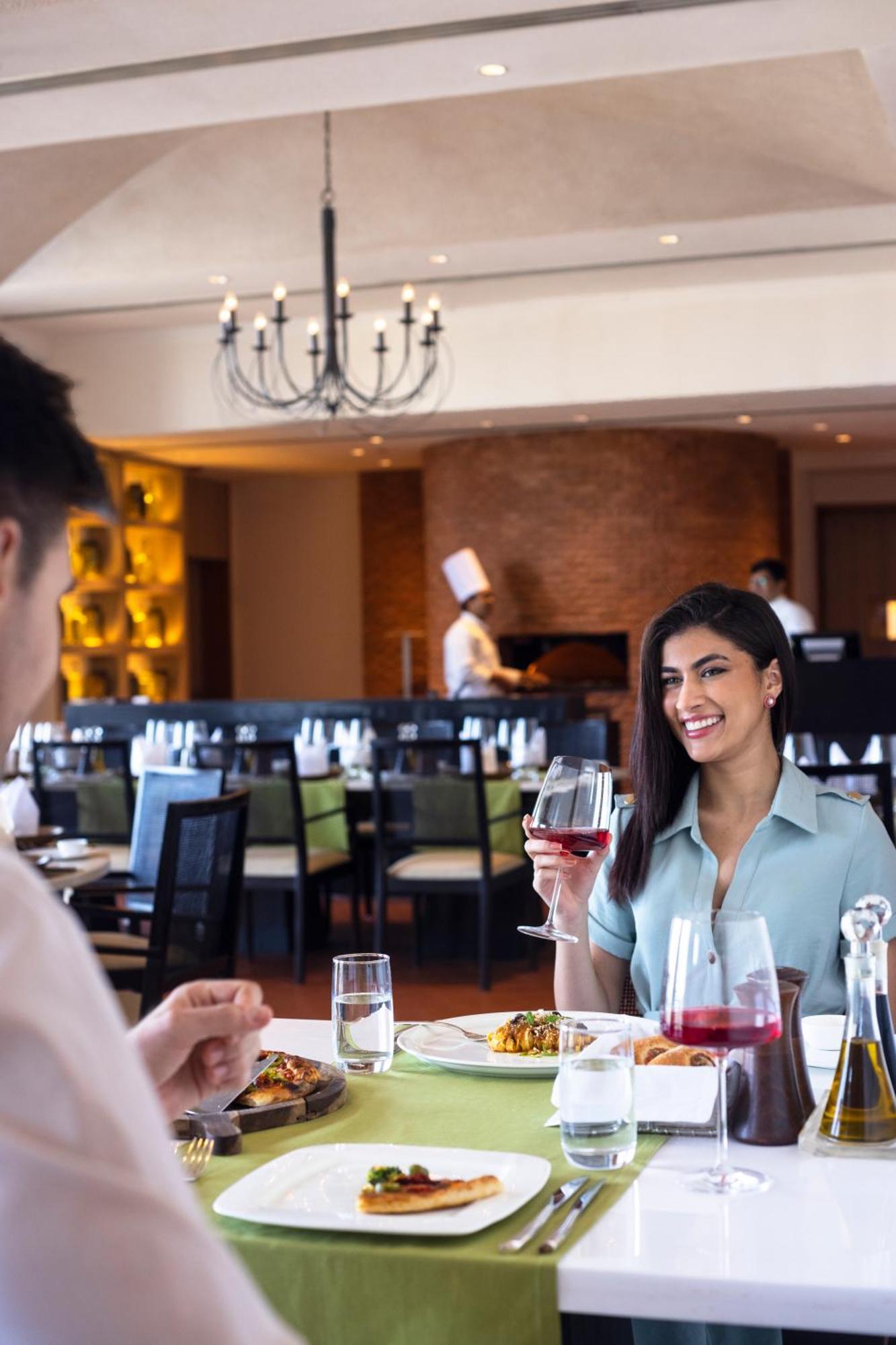 Trident Hyderabad Hotell Eksteriør bilde A woman drinking wine