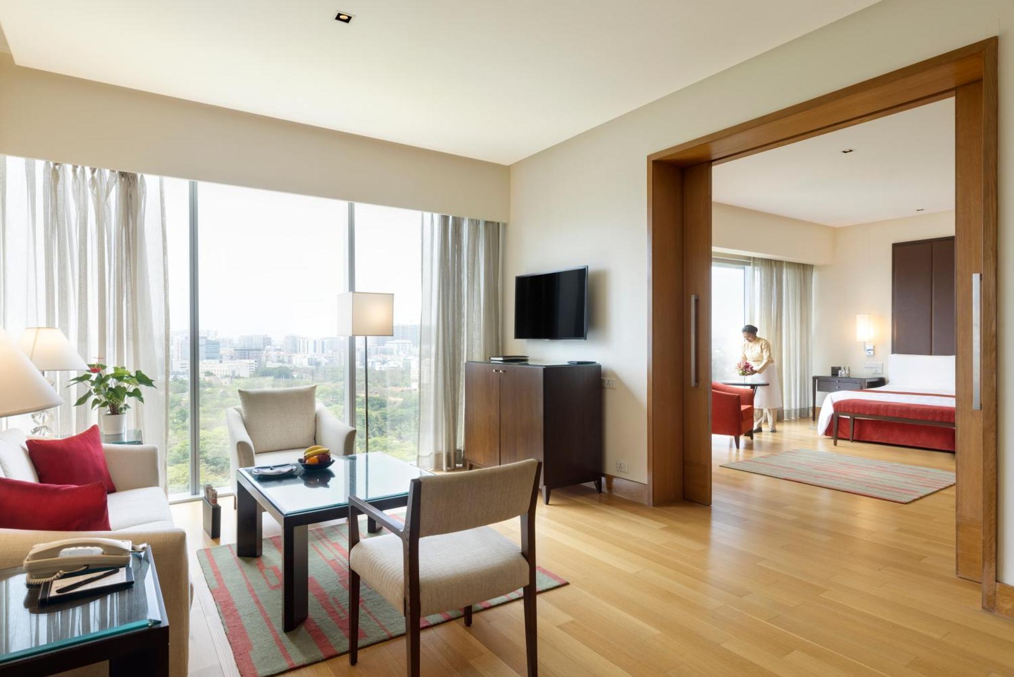 Trident Hyderabad Hotell Eksteriør bilde Suite at the Park Hyatt Hyderabad