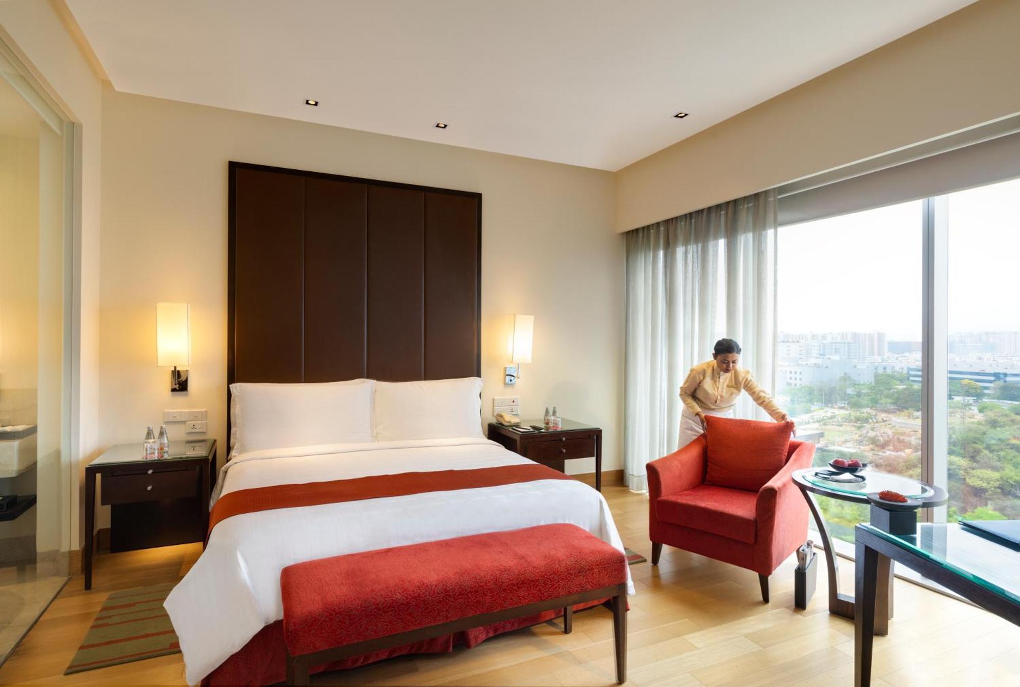 Trident Hyderabad Hotell Eksteriør bilde A room at the Taj Bengal