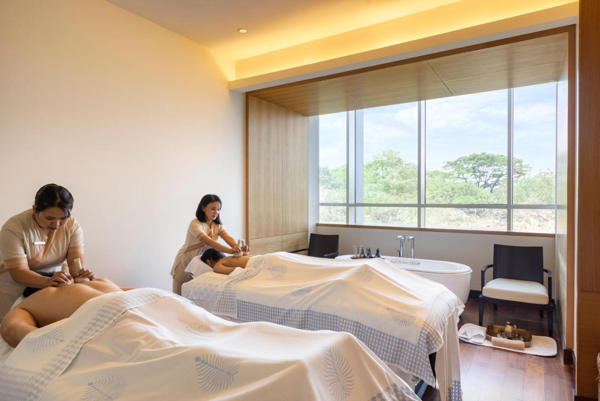 Trident Hyderabad Hotell Eksteriør bilde A spa in Taiwan