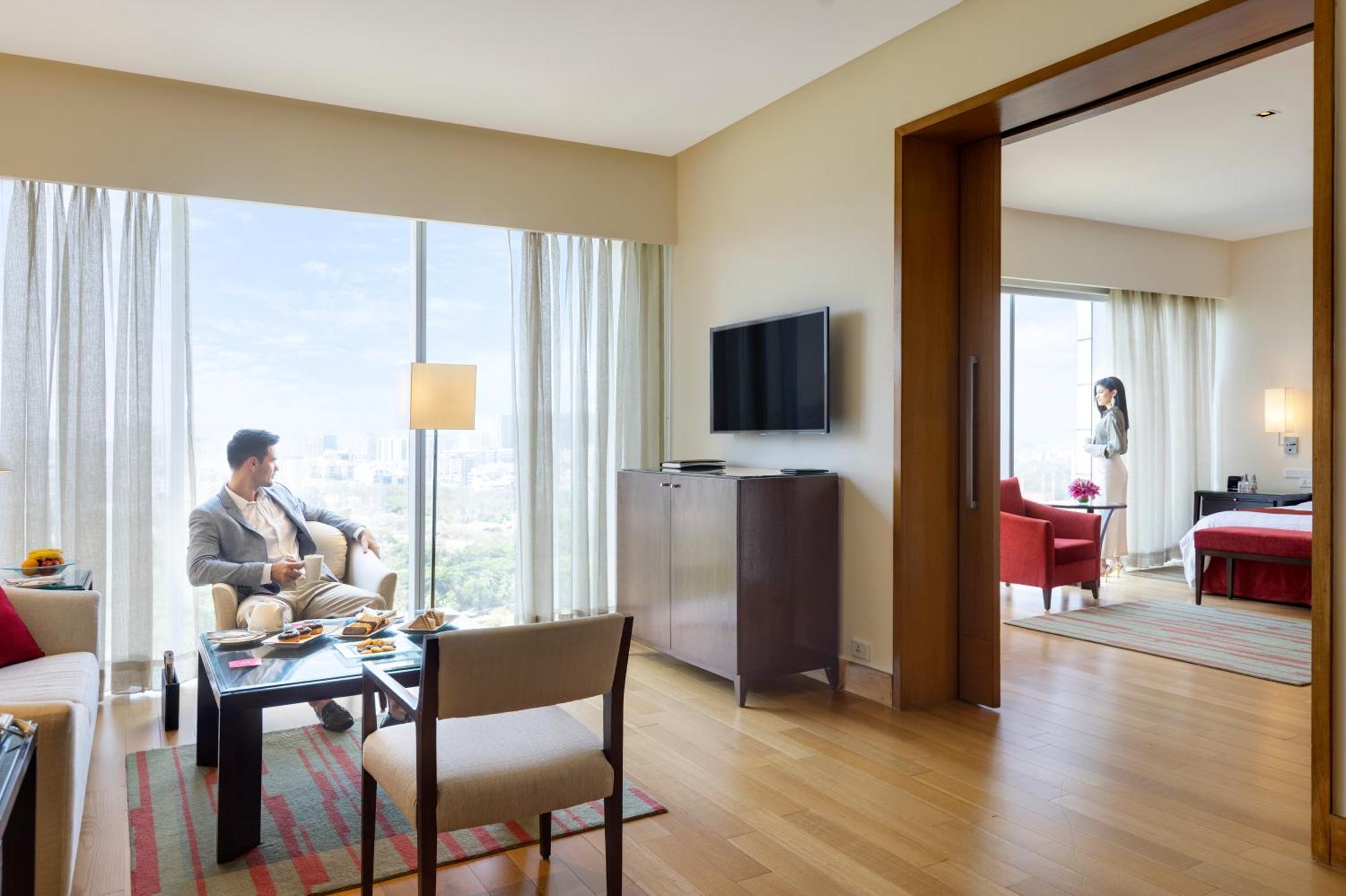 Trident Hyderabad Hotell Eksteriør bilde Suite