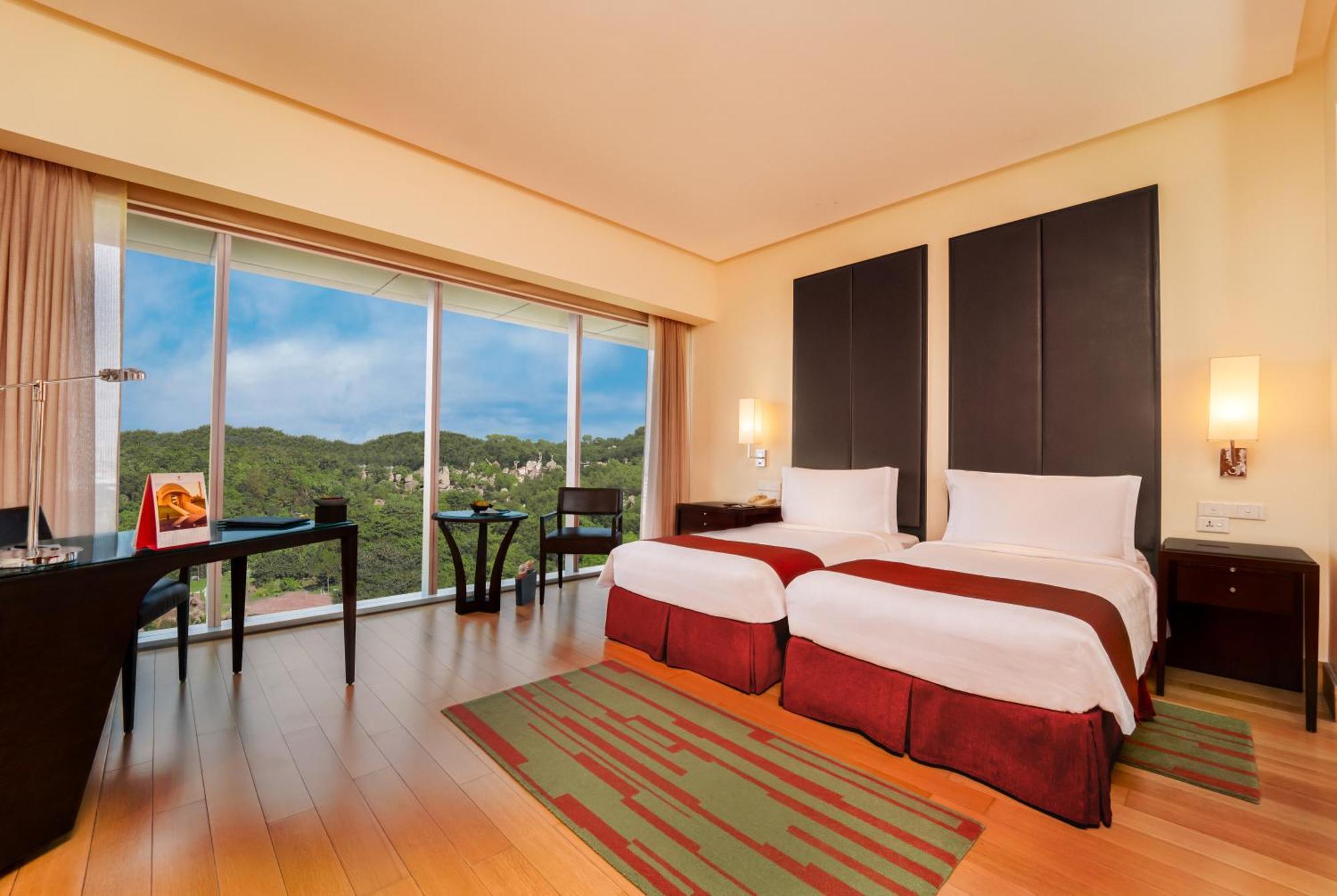Trident Hyderabad Hotell Eksteriør bilde Deluxe Room
