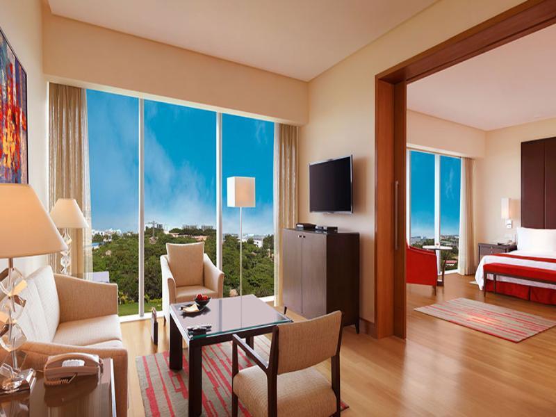 Trident Hyderabad Hotell Eksteriør bilde Suite at the Taj Bengal