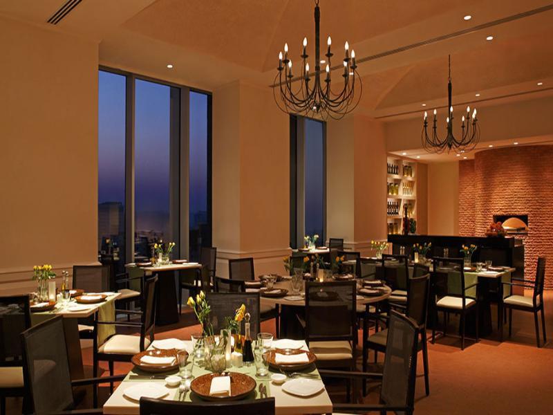 Trident Hyderabad Hotell Eksteriør bilde The restaurant