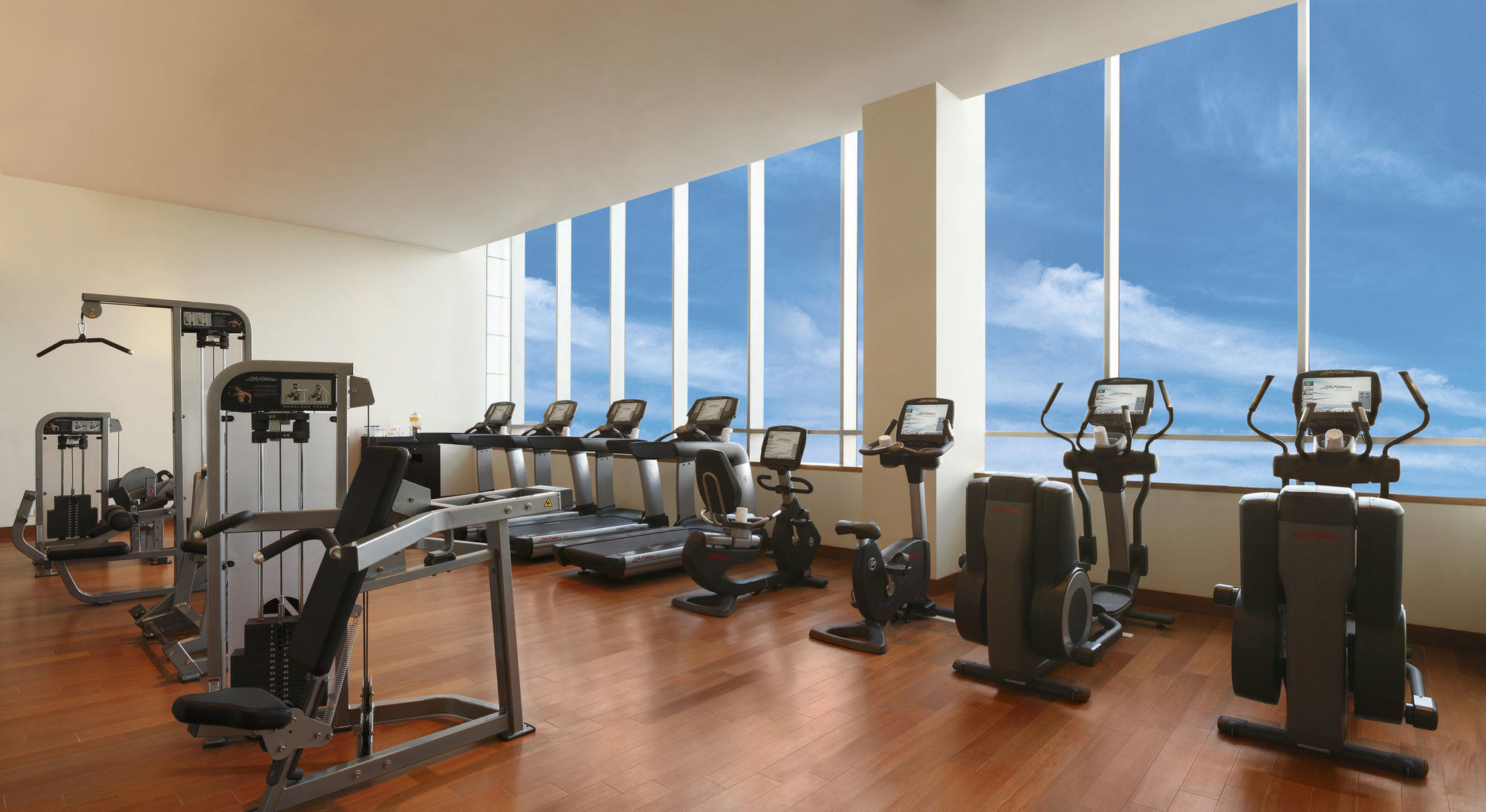 Trident Hyderabad Hotell Eksteriør bilde The gym at the hotel